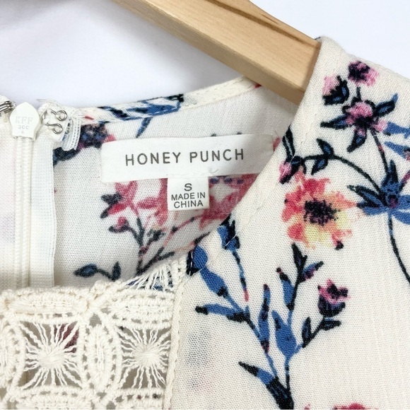 HONEY Punch BOHO Bell Sleeve Romper with Lace Panel, Size Small - Picture 4 of 7